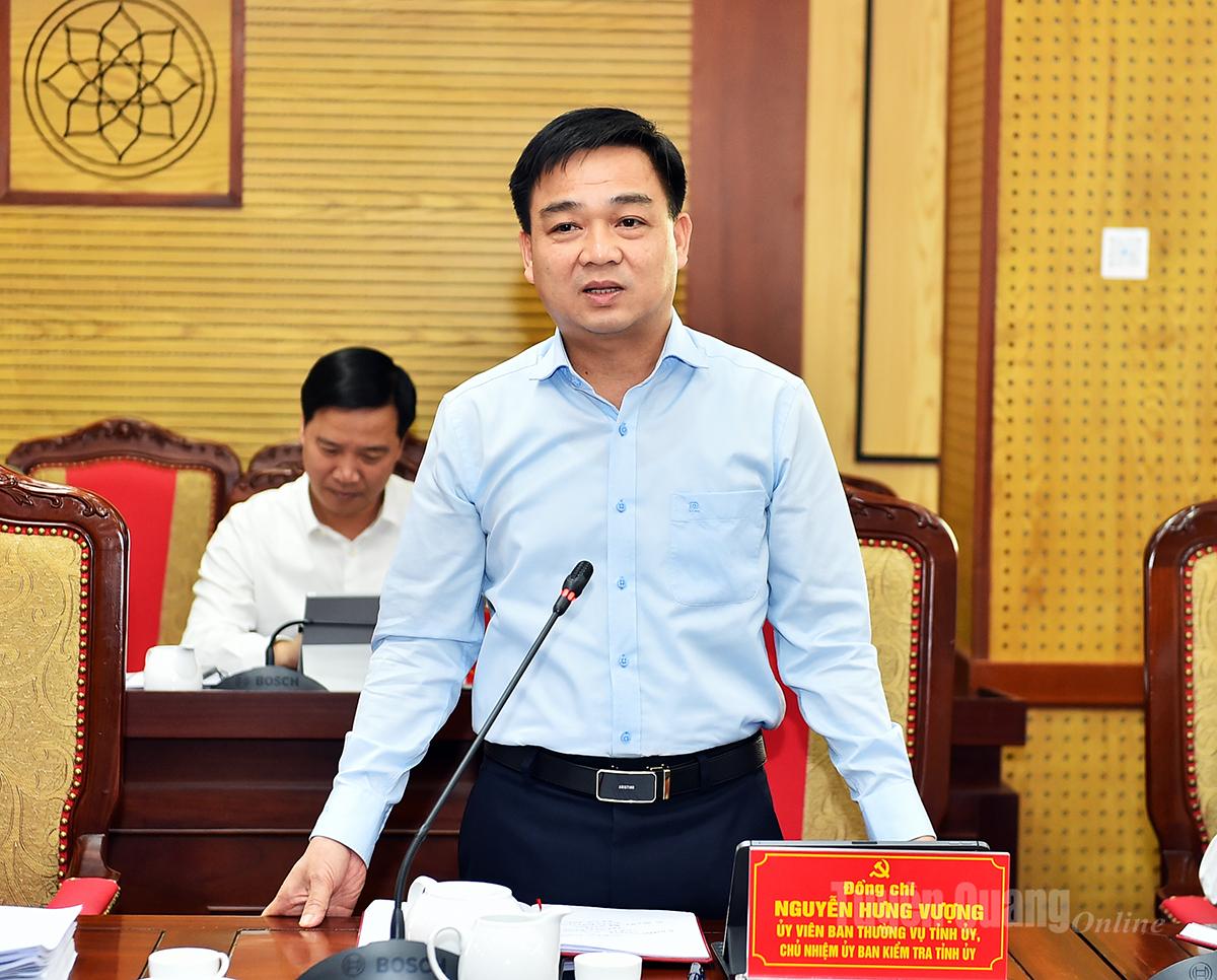 Đồng chí Nguyễn Hưng Vượng, Chủ nhiệm Ủy ban Kiểm tra Tỉnh ủy phát biểu tại hội nghị.