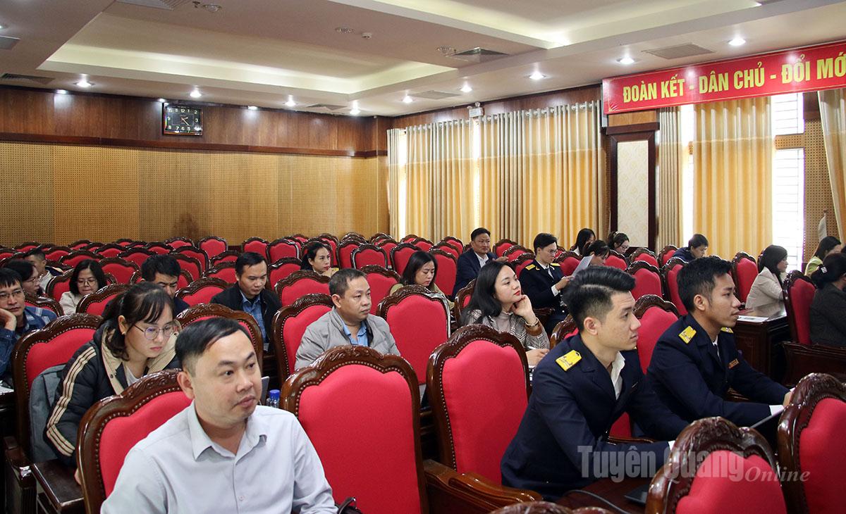 Các đại biểu dự hội nghị tại Trụ sở Thuế cơ sở 6 phường Hà Giang 2.