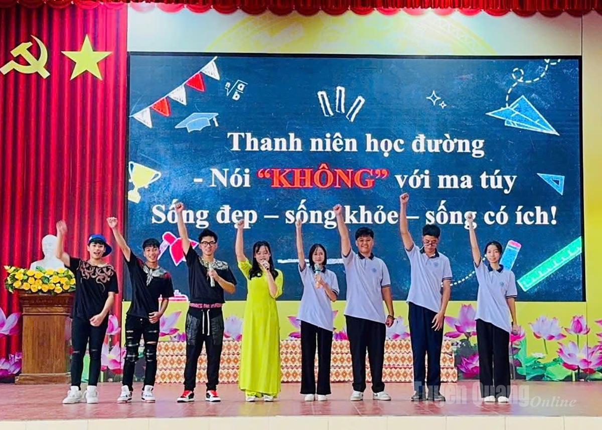 Trường THPT Tân Trào (phường Minh Xuân) tổ chức cuộc thi Trường học không ma tuý cấp trường.