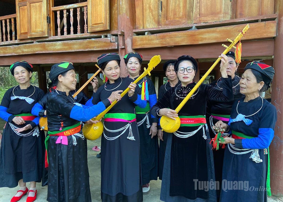 Các thành viên mới của CLB được hướng dẫn tỉ mỉ.