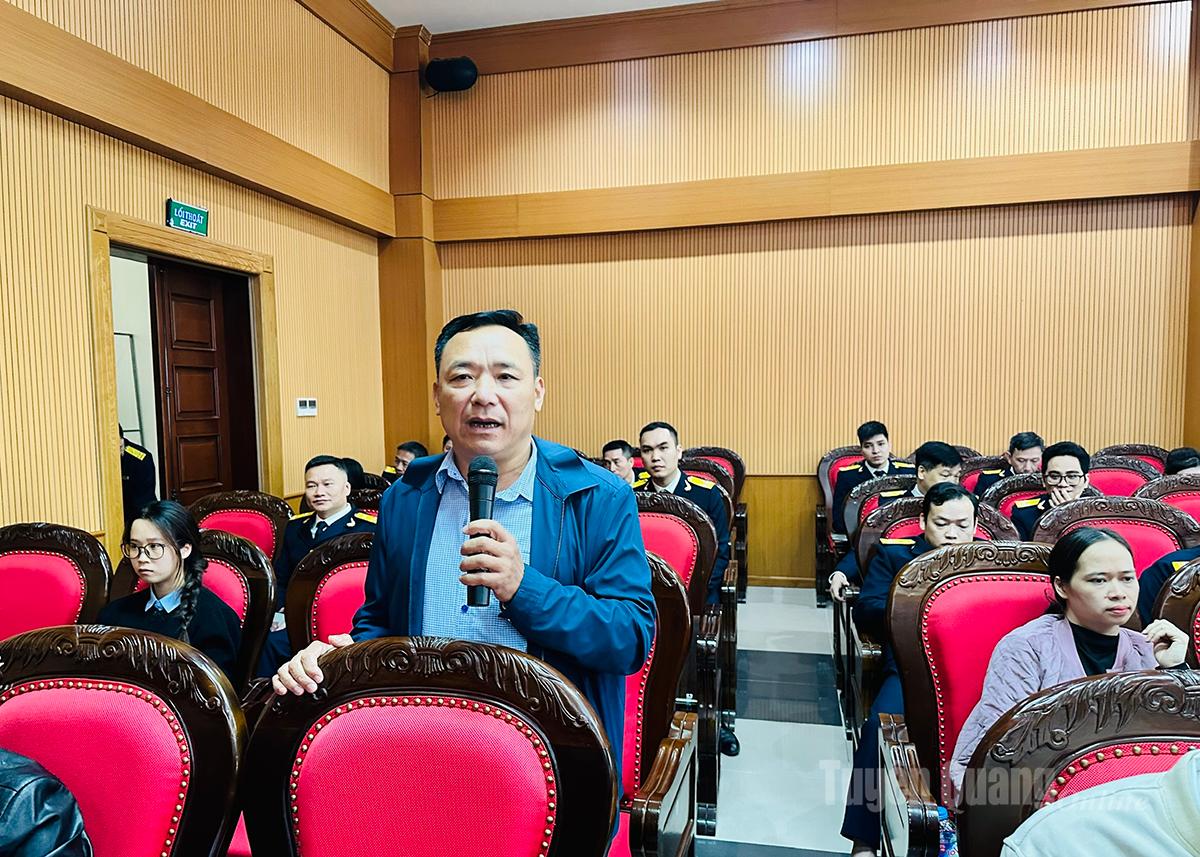 Đại diện các doanh nghiệp, người nộp thuế kiến nghị ngành Thuế tháo gỡ vướng mắc.