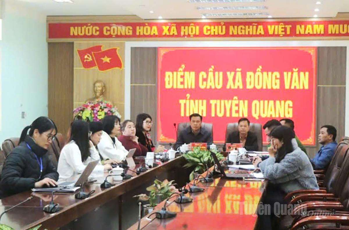 Các đại biểu dự tại điểm cầu xã Đồng Văn.