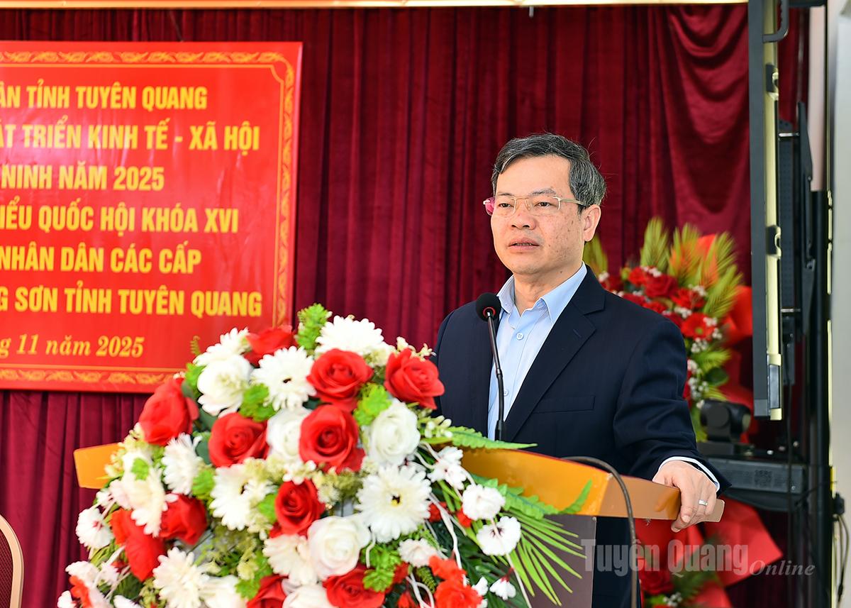 Đồng chí Chủ tịch HĐND tỉnh Nguyễn Văn Sơn phát biểu tại buổi làm việc.