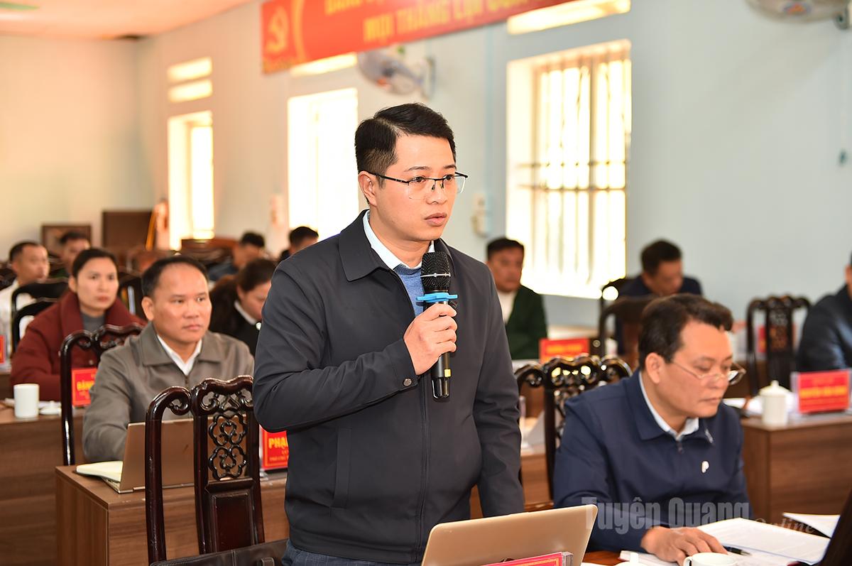 Cán bộ xã Thượng Sơn phát biểu ý kiến tại buổi làm việc.
