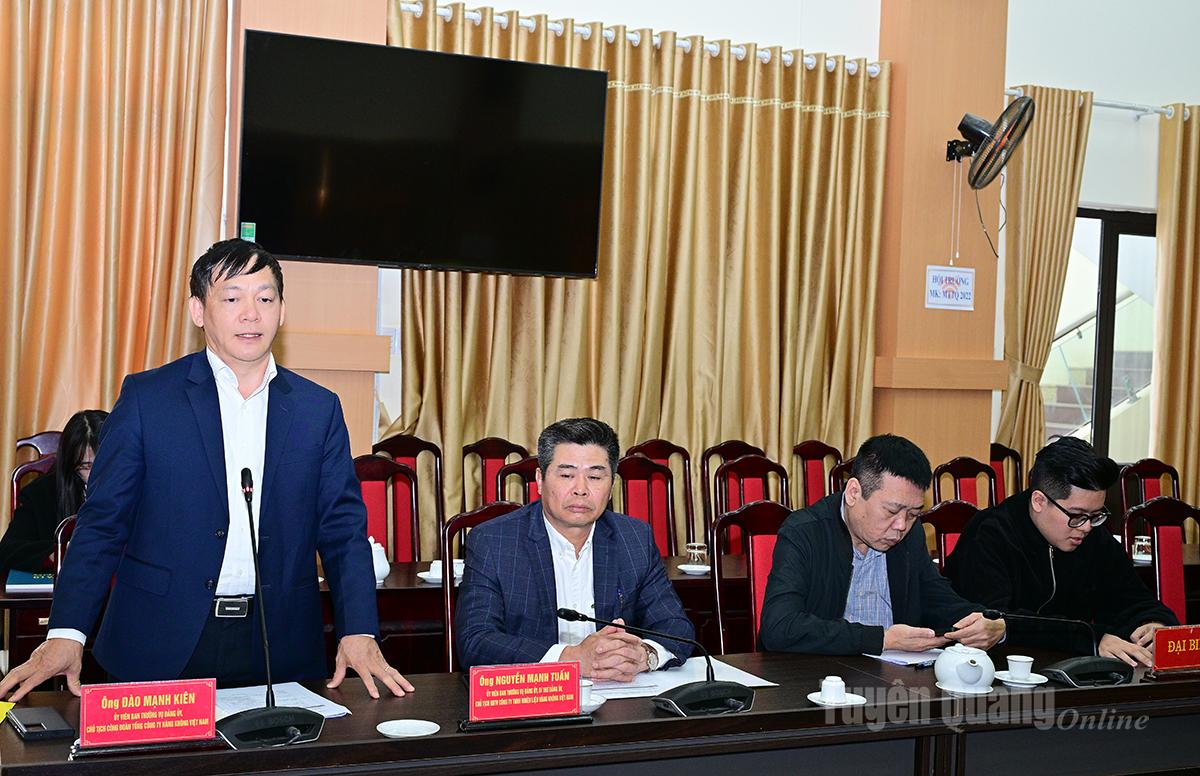 Đồng chí Đào Mạnh Kiên, Uỷ viên Ban Thường vụ Đảng uỷ, Chủ tịch Công đoàn Tổng công ty Hàng không Việt Nam phát biểu chia sẻ với tỉnh.