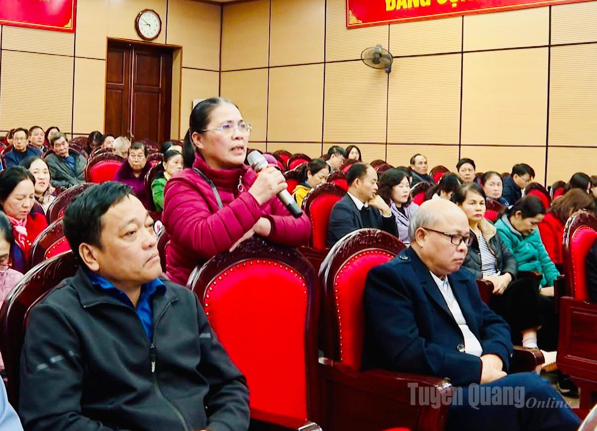 Cử tri phường Hà Giang 2 phát biểu ý kiến.