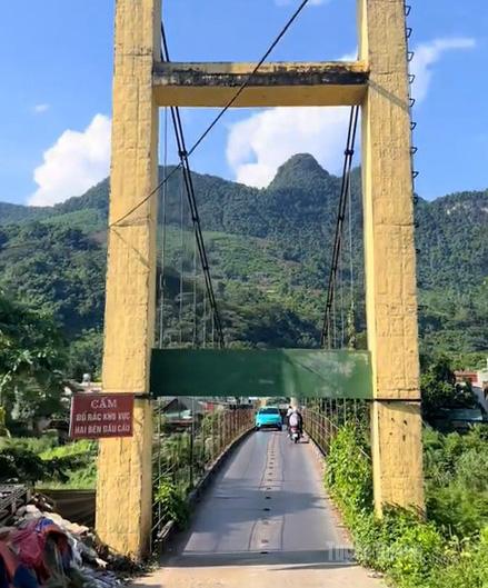 Hình ảnh cầu treo Tùng Tạo trước khi lũ cuốn trôi