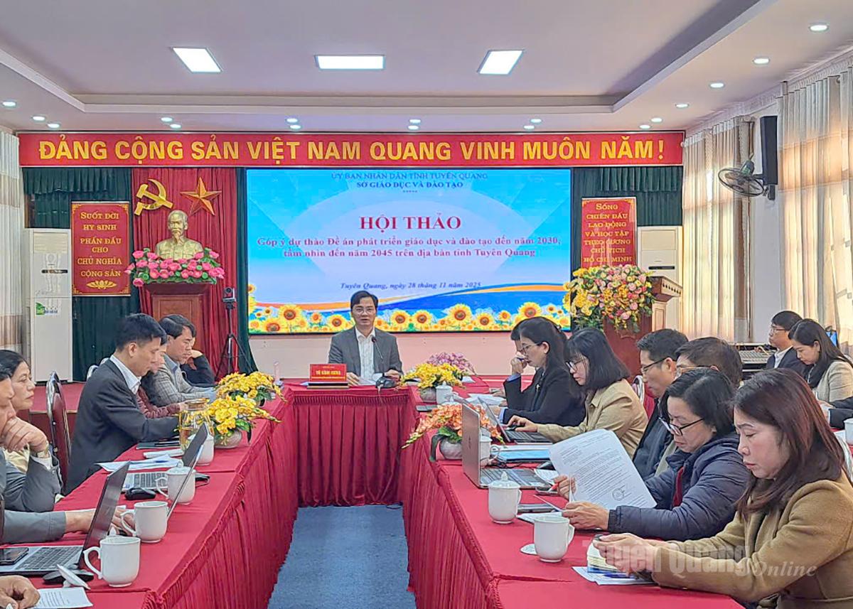 Lãnh đạo các sở, ngành và các đại biểu dự hội thảo.