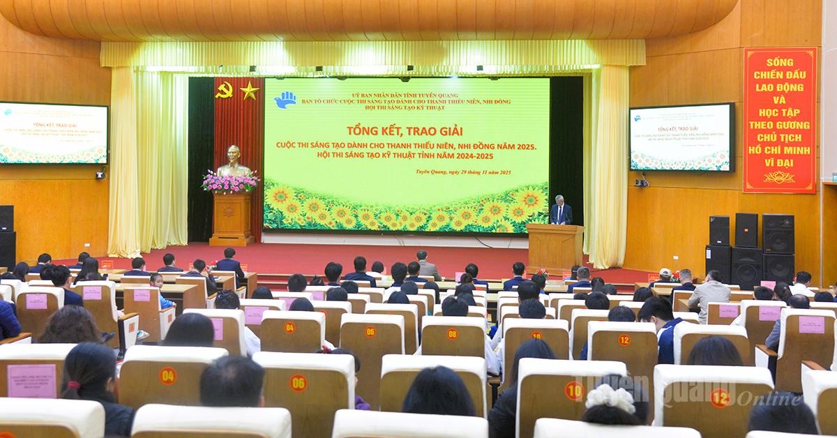 Các đại biểu tham dự Lễ trao Cuộc thi Sáng tạo dành cho thanh thiếu niên, nhi đồng năm 2025 và Hội thi sáng tạo kỹ thuật tỉnh năm 2024-2025.