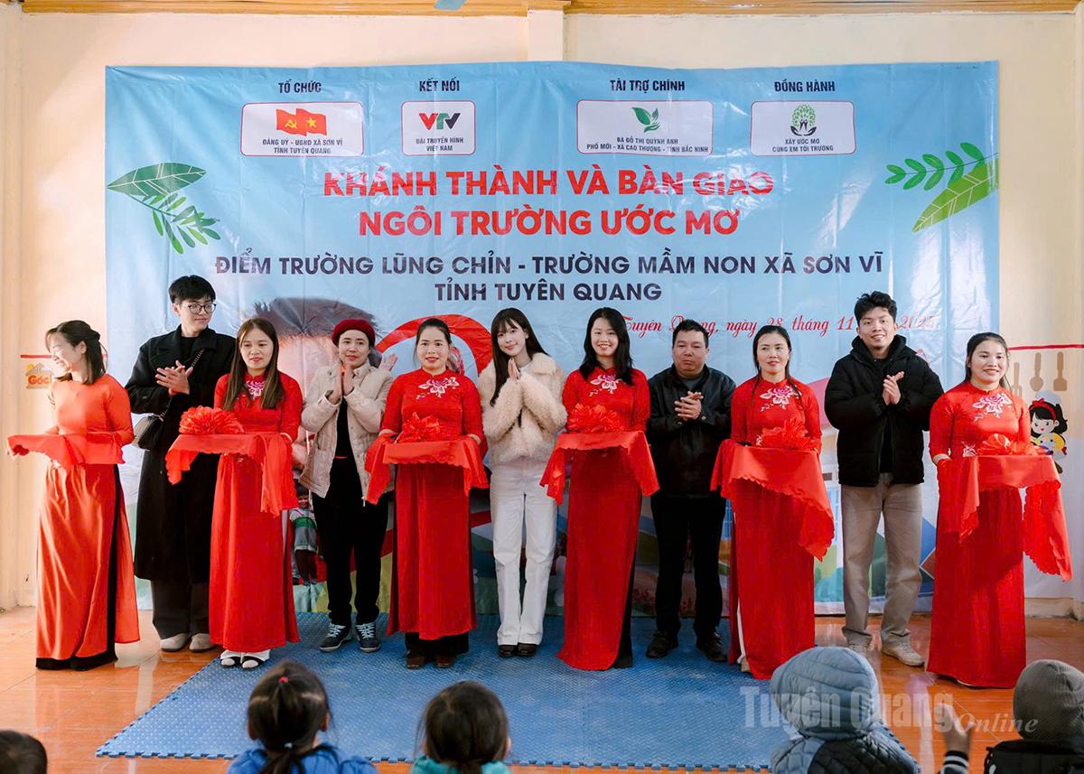 Các đơn vị tài trợ khánh thành điểm trường.