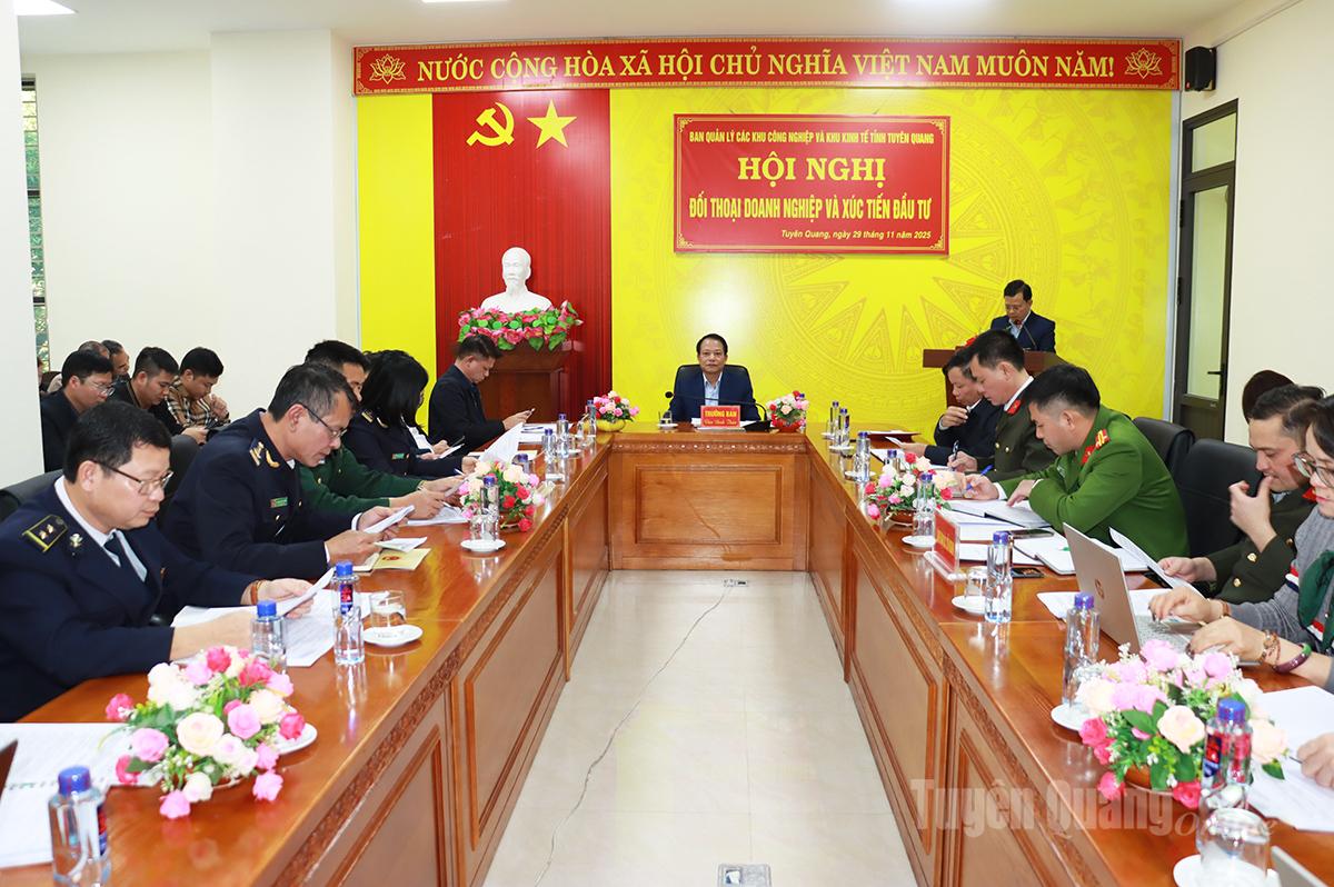 Hội nghị tiếp xúc, đối thoại giữa Ban Quản lý các khu công nghiệp và khu kinh tế tỉnh với các công ty, doanh nghiệp.