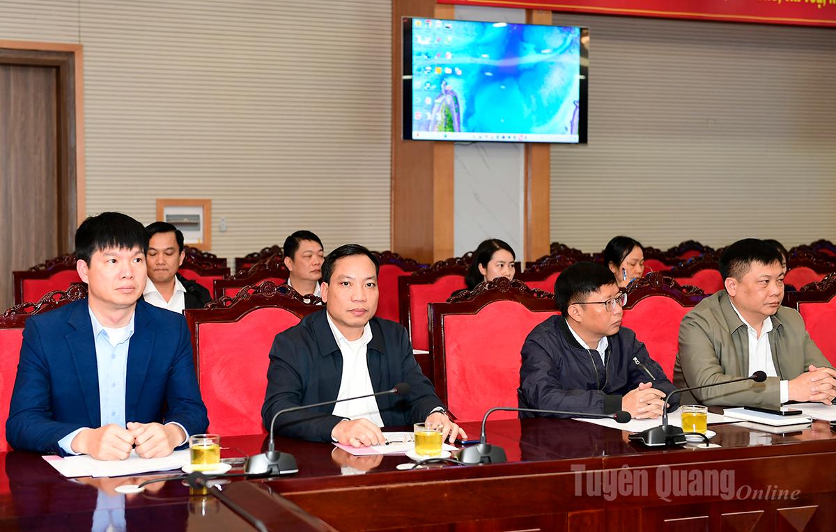 Lãnh đạo các xã dự buổi làm việc.