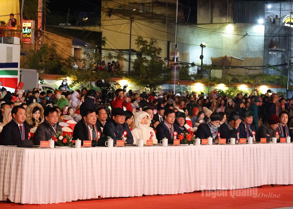 Các đồng chí lãnh đạo tỉnh dự buổi lễ.