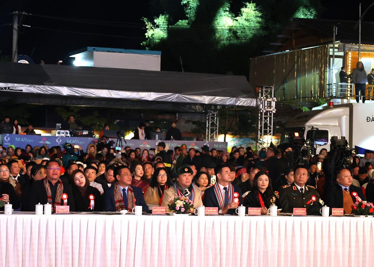 Các đồng chí lãnh đạo dự buổi lễ