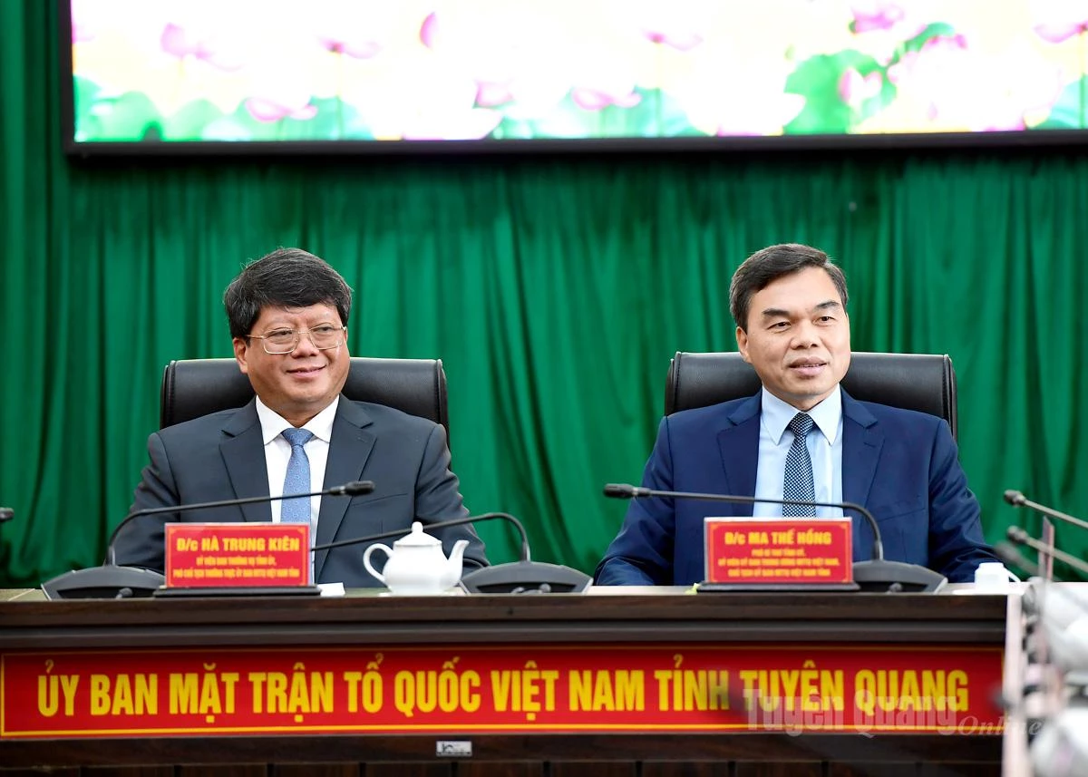 Các đồng chí lãnh đạo UBMTTQ Việt Nam tỉnh Tuyên Quang chủ trì buổi gặp mặt.