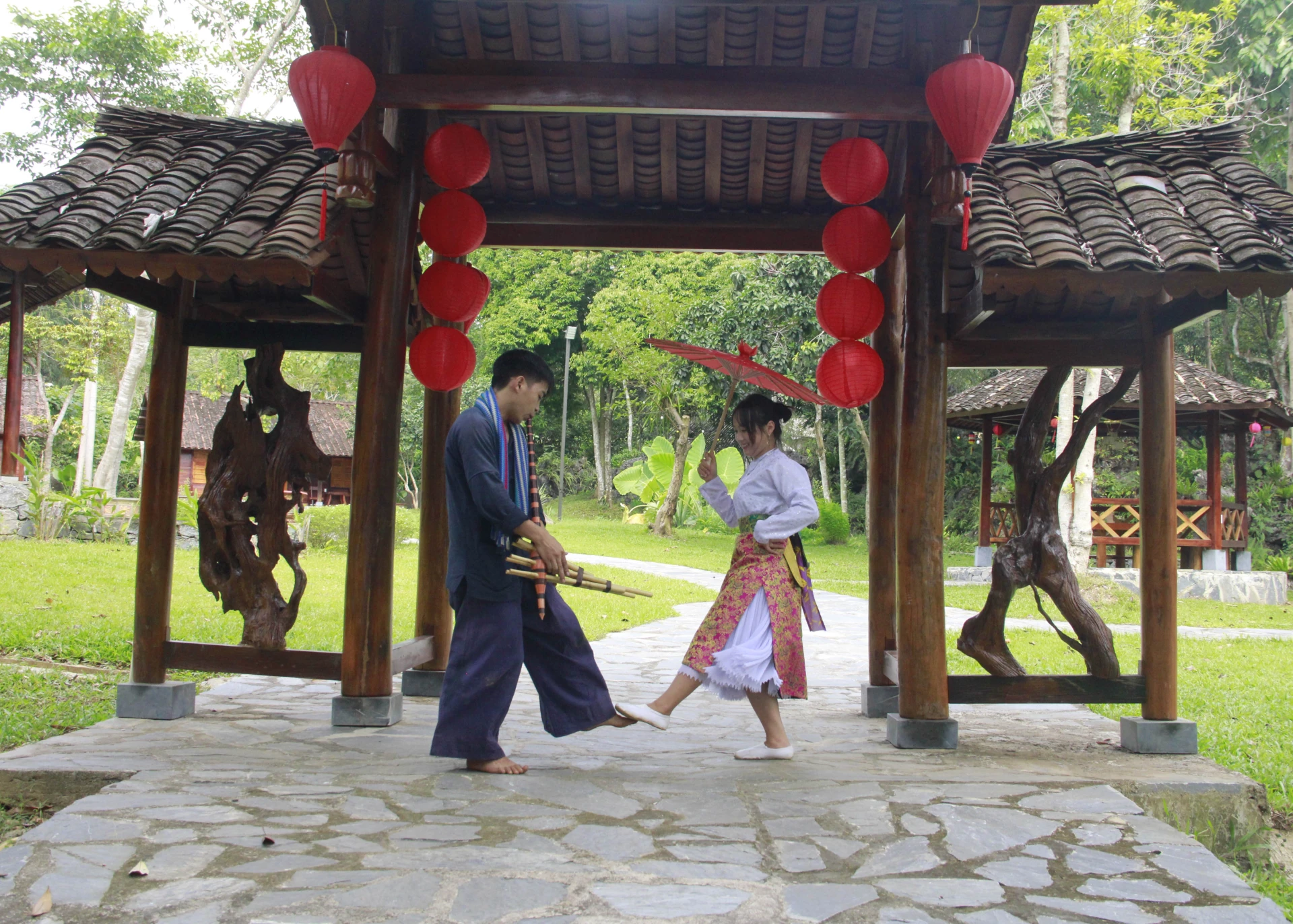 The ‘khen’ dance is an art that requires not only strength and dexterity but also a warm and passionate heart.