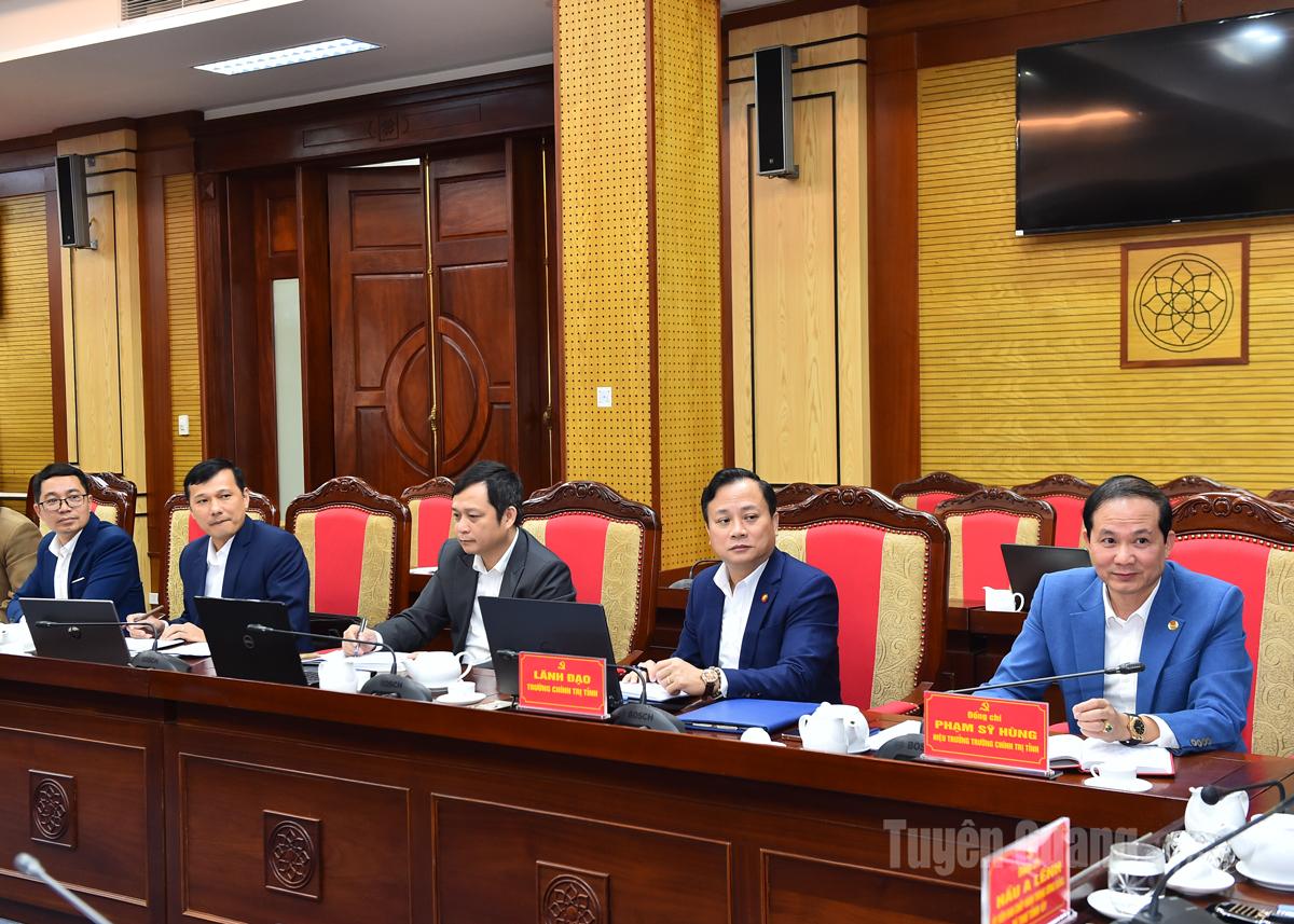 Lãnh đạo Trường Chính trị tỉnh tại buổi làm việc.