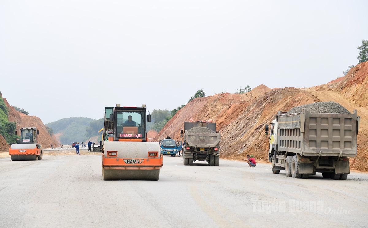 Liên doanh Công ty TNHH Phúc Thành An và Công ty TNHH Hiệp Phú, nhà thầu thi công gói thầu số 21 đẩy nhanh tiến độ.