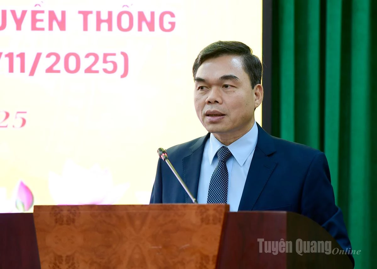 Đồng chí Ma Thế Hồng, Phó Bí thư Tỉnh ủy, Chủ tịch Ủy ban MTTQ Việt Nam tỉnh phát biểu tại buổi gặp mặt.