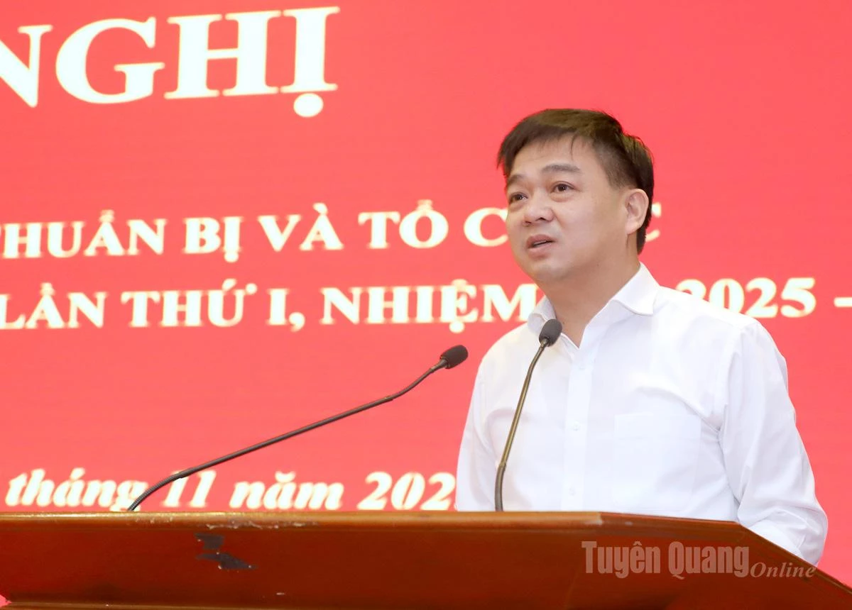 Chủ nhiệm UBKT Tỉnh ủy Nguyễn Hưng Vượng thảo luận tại hội nghị.