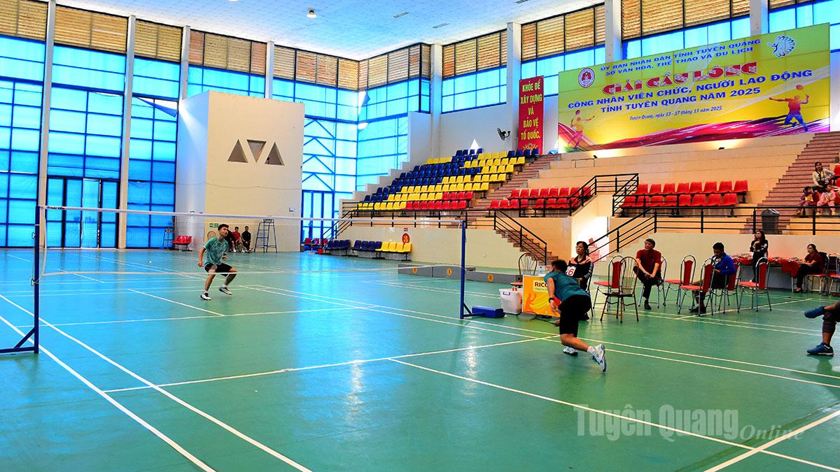 Một trận thi đấu tại giải.