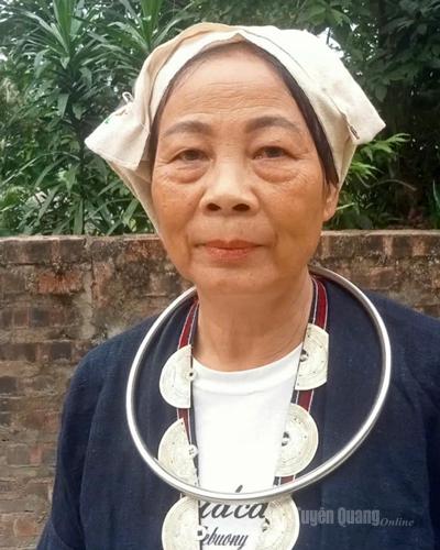 Bà Đặng Thị Đàm, người có uy tín thôn 8 Minh Quang, xã Bình Xa.