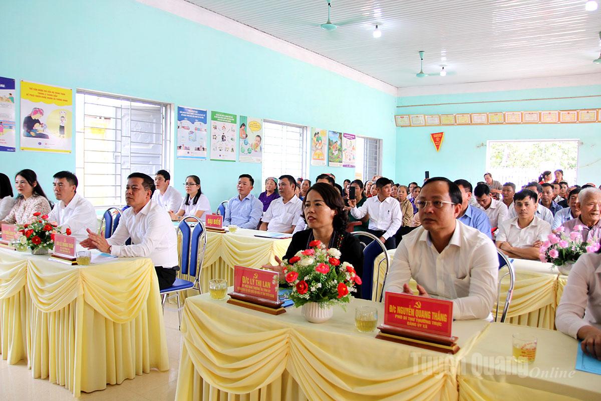 Các đại biểu dự Ngày hội Đại đoàn kết khu dân cư thôn Đoàn Kết.