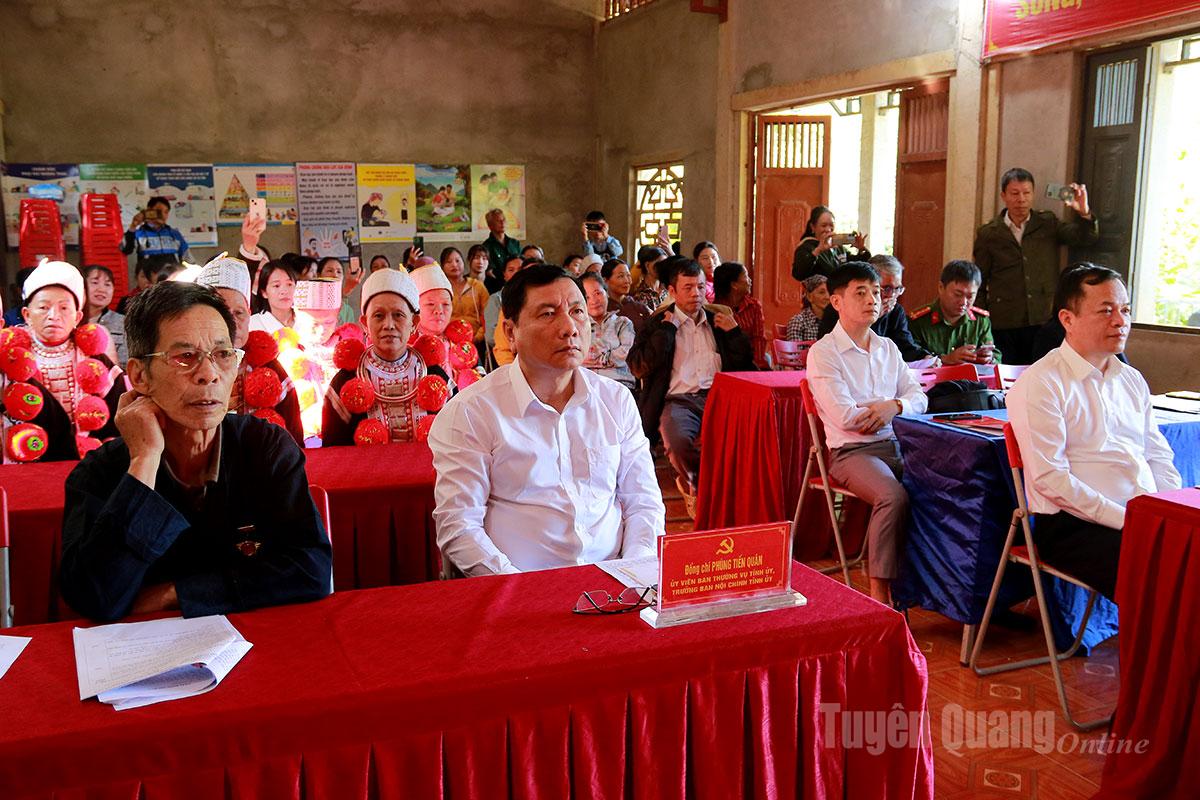 Trưởng ban Nội chính Tỉnh ủy Phùng Tiến Quân và các đại biểu dự tại Ngày hội.