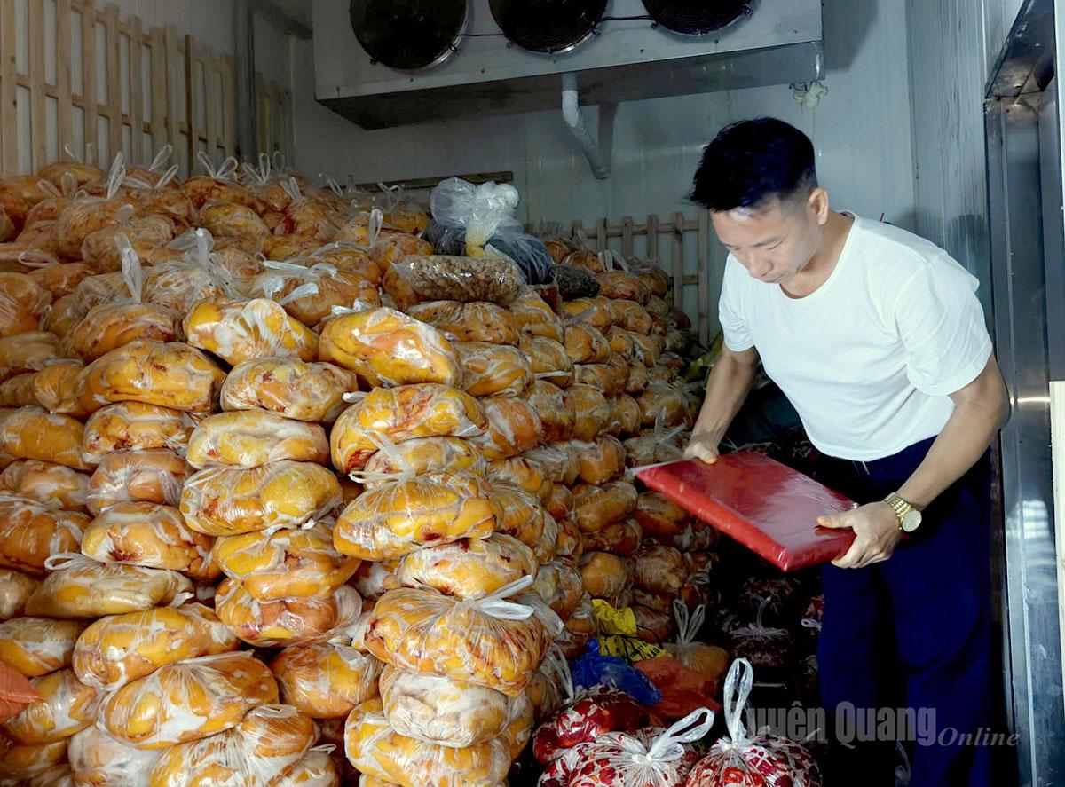 Chung Tin Cooperative operates a modern cold storage system to freeze gac-based products before distribution, helping preserve their nutritional value and ensuring quality output.