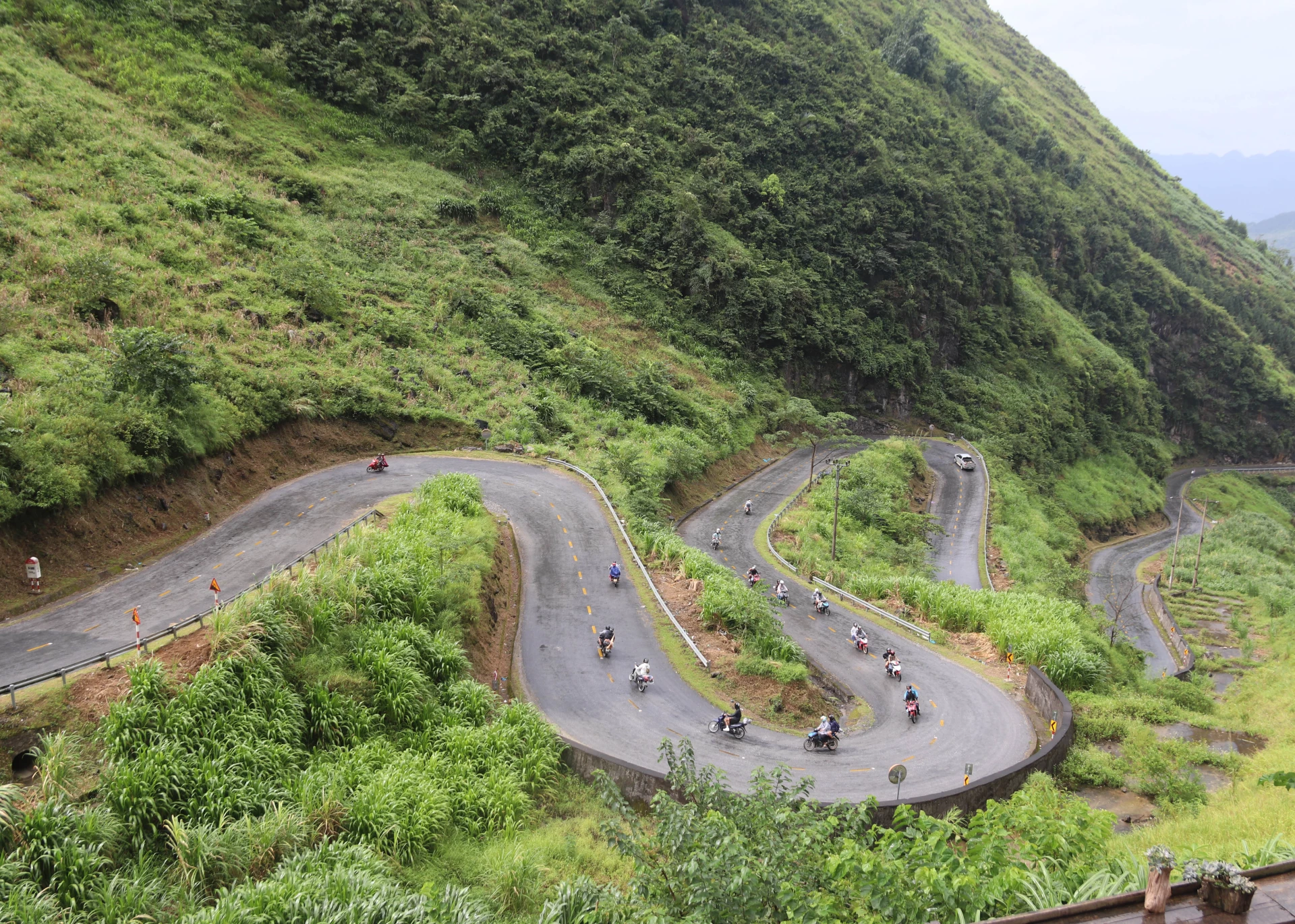 Tham Ma Slope – a challenging curve on the Happiness Road offers an exhilarating experience for travel enthusiasts.