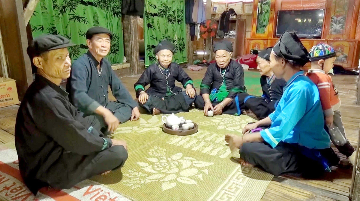 Người uy tín tuyên truyền về bầu cử tại vùng đồng bào dân tộc thiểu số
