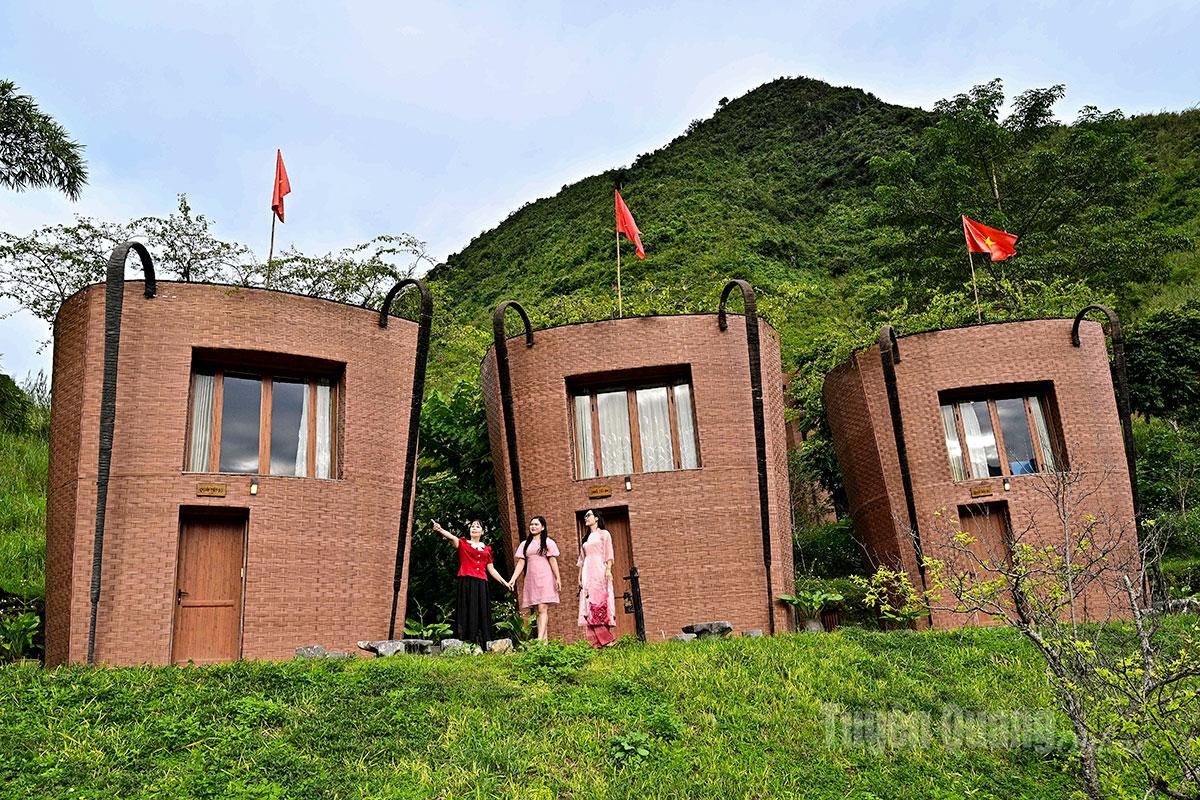 Guests enjoy staying in the quay tau houses perched on the high mountain slopes.