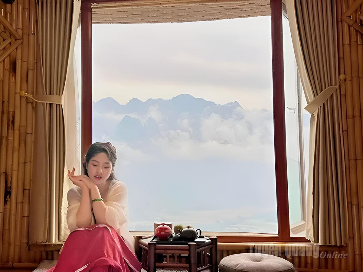 Visitors enjoy the green landscapes and beautiful views.