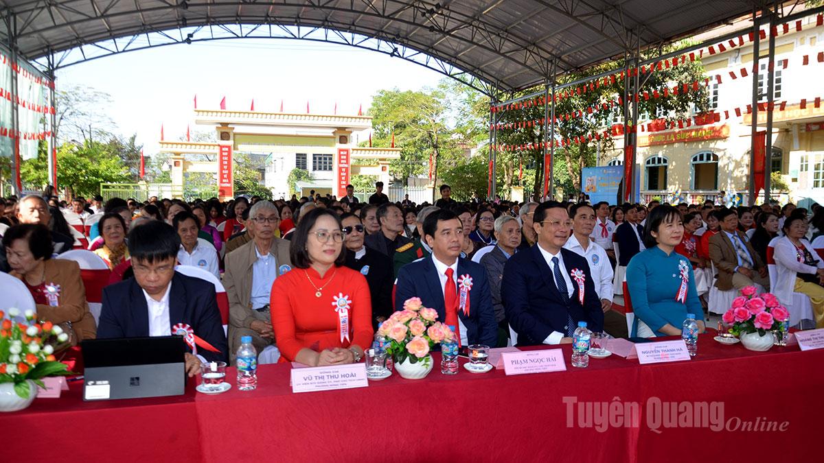 Các đại biểu dự lễ kỷ niệm 60 năm thành lập Trường THCS Tràng Đà