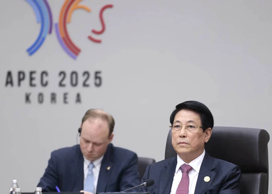 State President Luong Cuong attends the second plenary session of the 32nd APEC Economic Leaders’ Meeting in Gyeongju city, the Republic of Korea, on November 1, 2025. (Photo: VNA)
