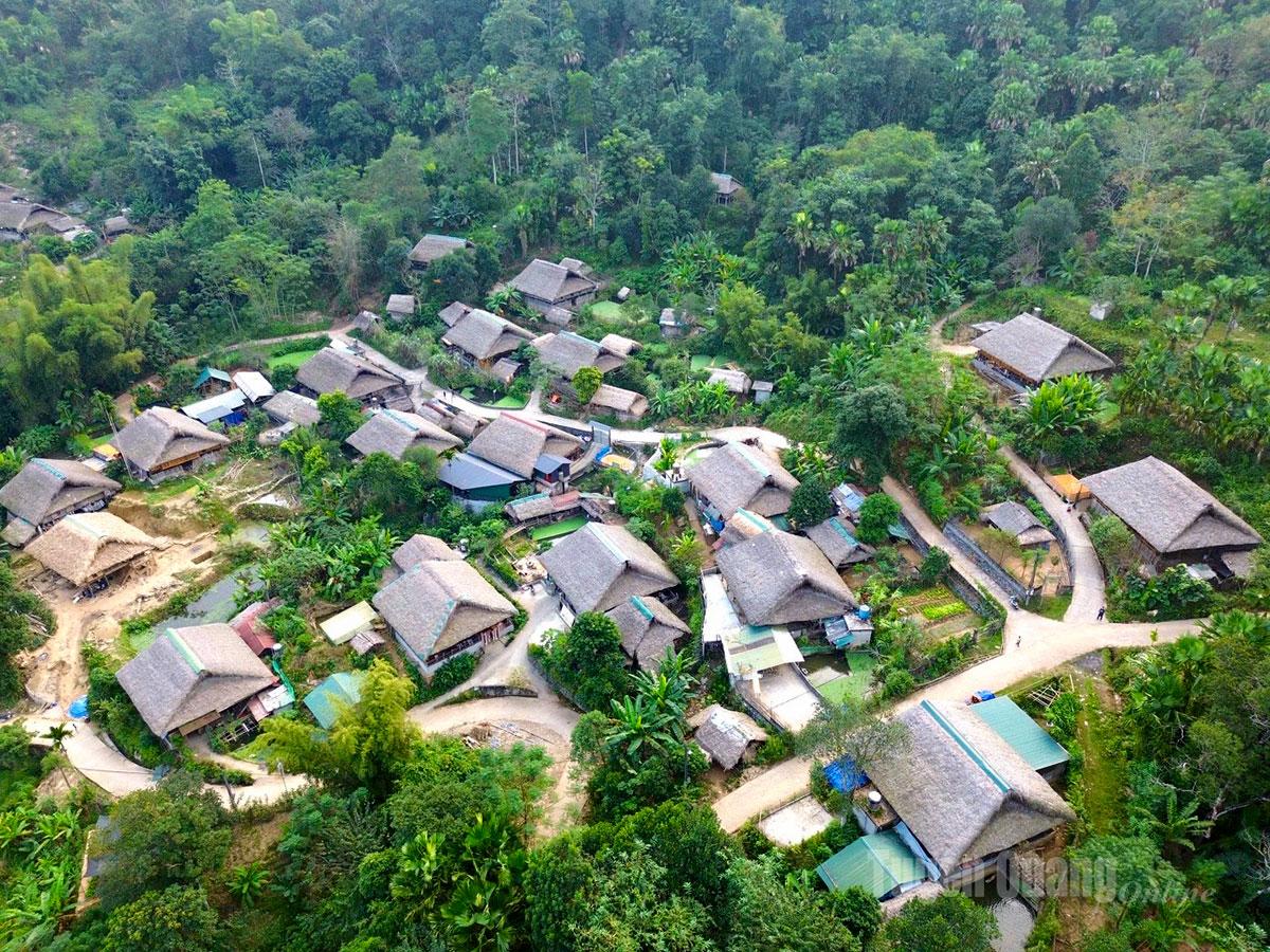 The cultural tourism village of Tha Hamlet, Ha Giang 1 Ward, is always filled with the sounds of Then singing and Tinh lute melodies whenever visitors arrive.