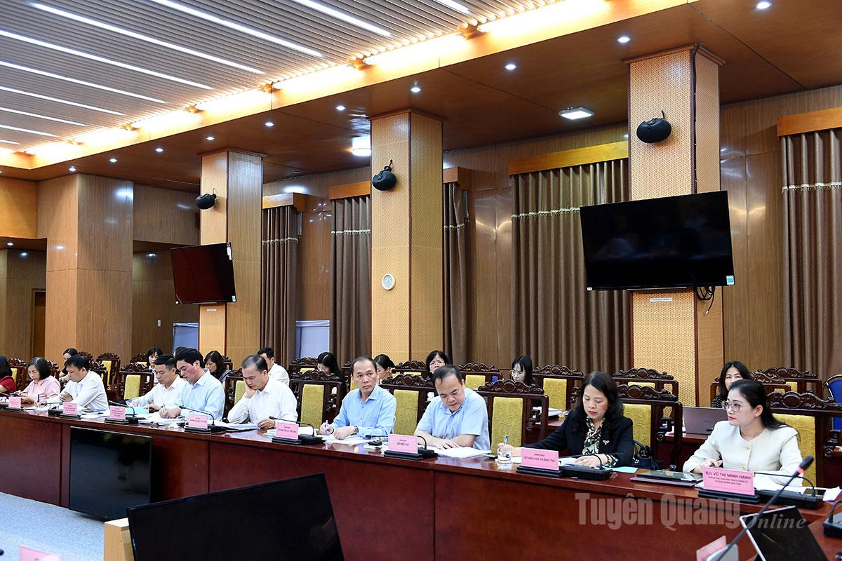 Lãnh đạo Đảng ủy UBND tỉnh và các sở, ngành, đơn vị dự buổi làm việc.