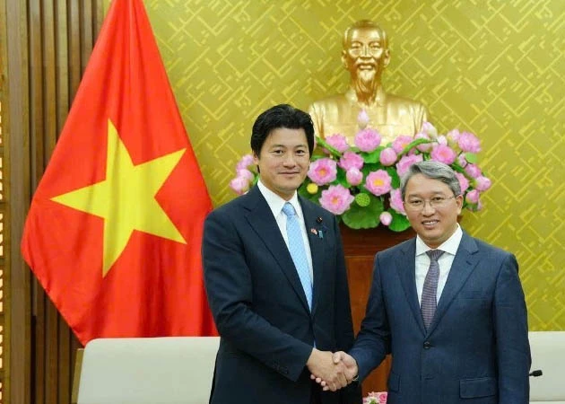 Vietnamese Minister of Justice Nguyen Hai Ninh and the Japanese Vice Minister of Justice Mitani Hidehiro at the meeting.