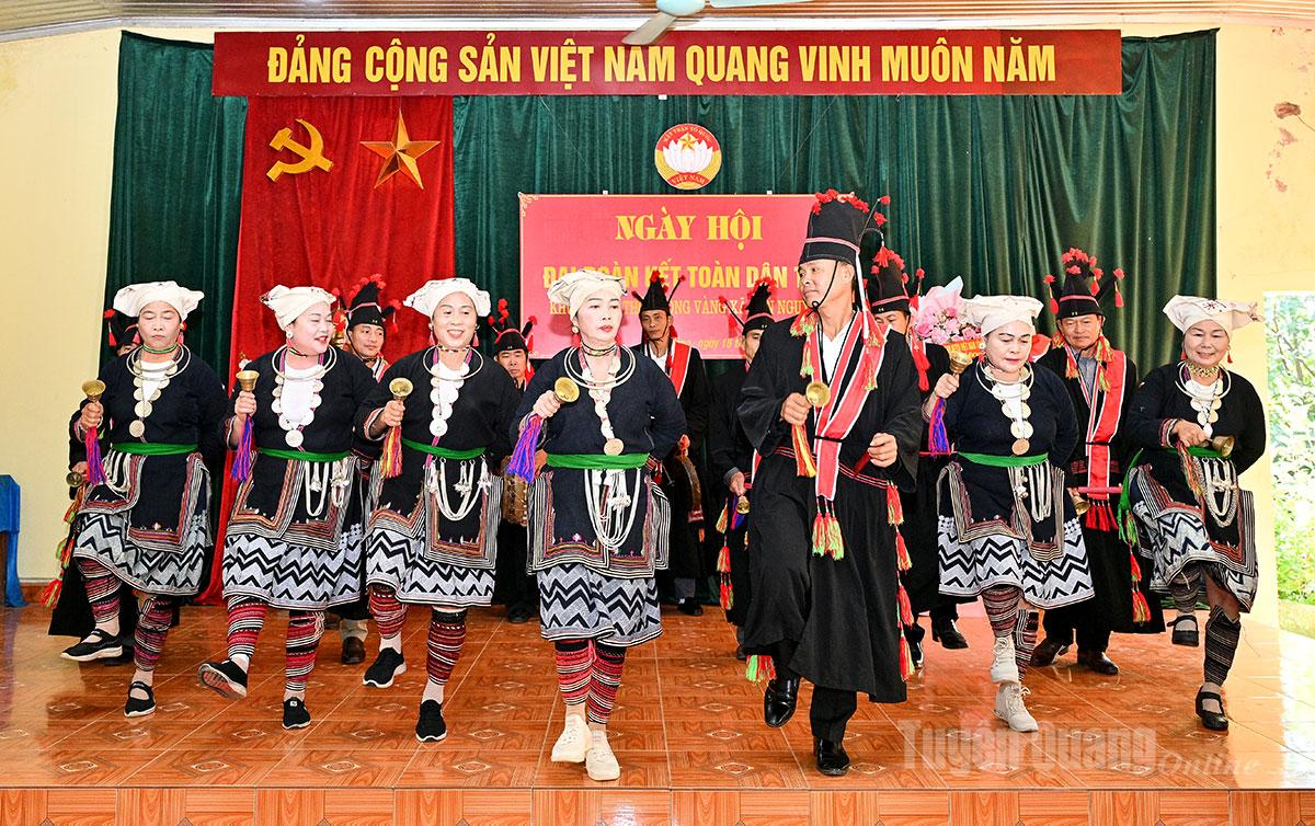 Câu lạc bộ dân tộc Dao Tiền thôn Đồng Vàng là đội văn nghệ mạnh, giàu bản sắc dân tộc.