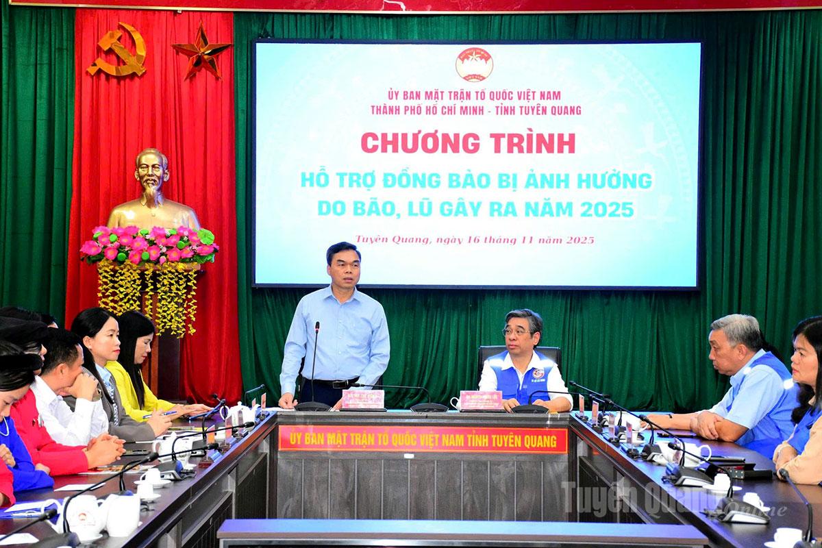 Phó Bí thư Tỉnh ủy, Chủ tịch Ủy ban MTTQ Việt Nam tỉnh Tuyên Quang Ma Thế Hồng phát biểu tại buổi tiếp nhận.