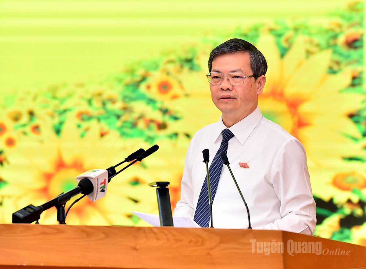 Đồng chí Chủ tịch HĐND tỉnh Nguyễn Văn Sơn, phát biểu khai mạc kỳ họp.