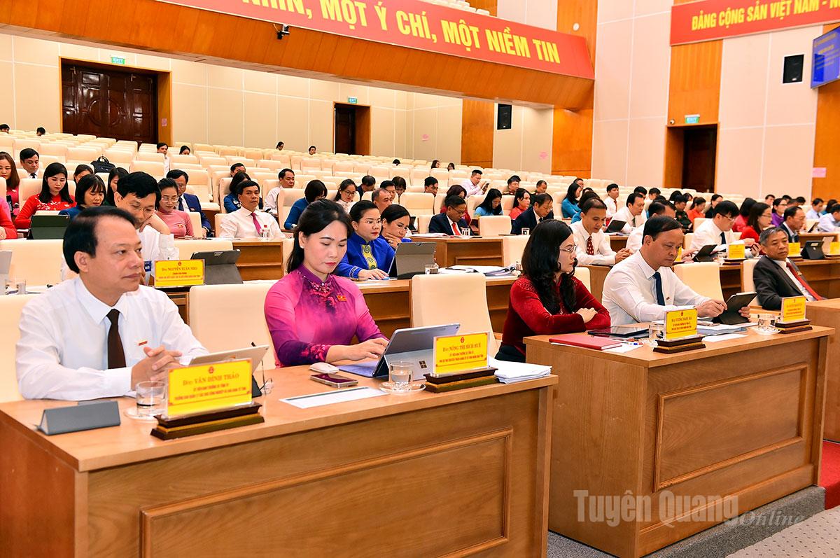 Các đồng chí Ủy viên Ban Thường vụ Tỉnh ủy, lãnh đạo UBND tỉnh dự kỳ họp.