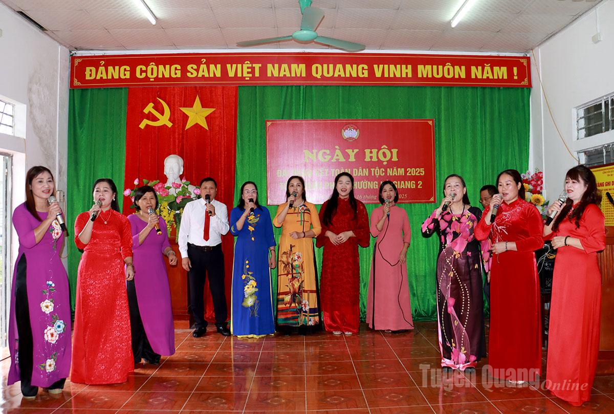 Tiết mục văn nghệ tại Ngày hội.