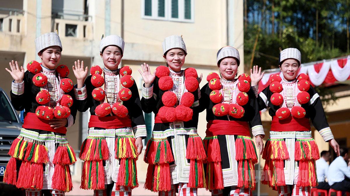 Thiếu nữ dân tộc Dao đỏ thôn Khau Tinh, xã Yên Hoa trong ngày hội.