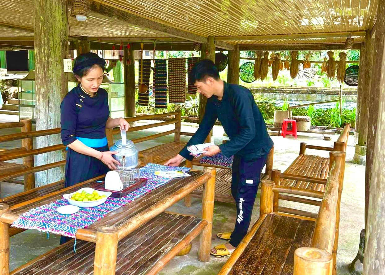 Chau Tuy Homestay, a member of the Na Muong Homestay Cooperative Group, is preparing facilities to welcome tourists.