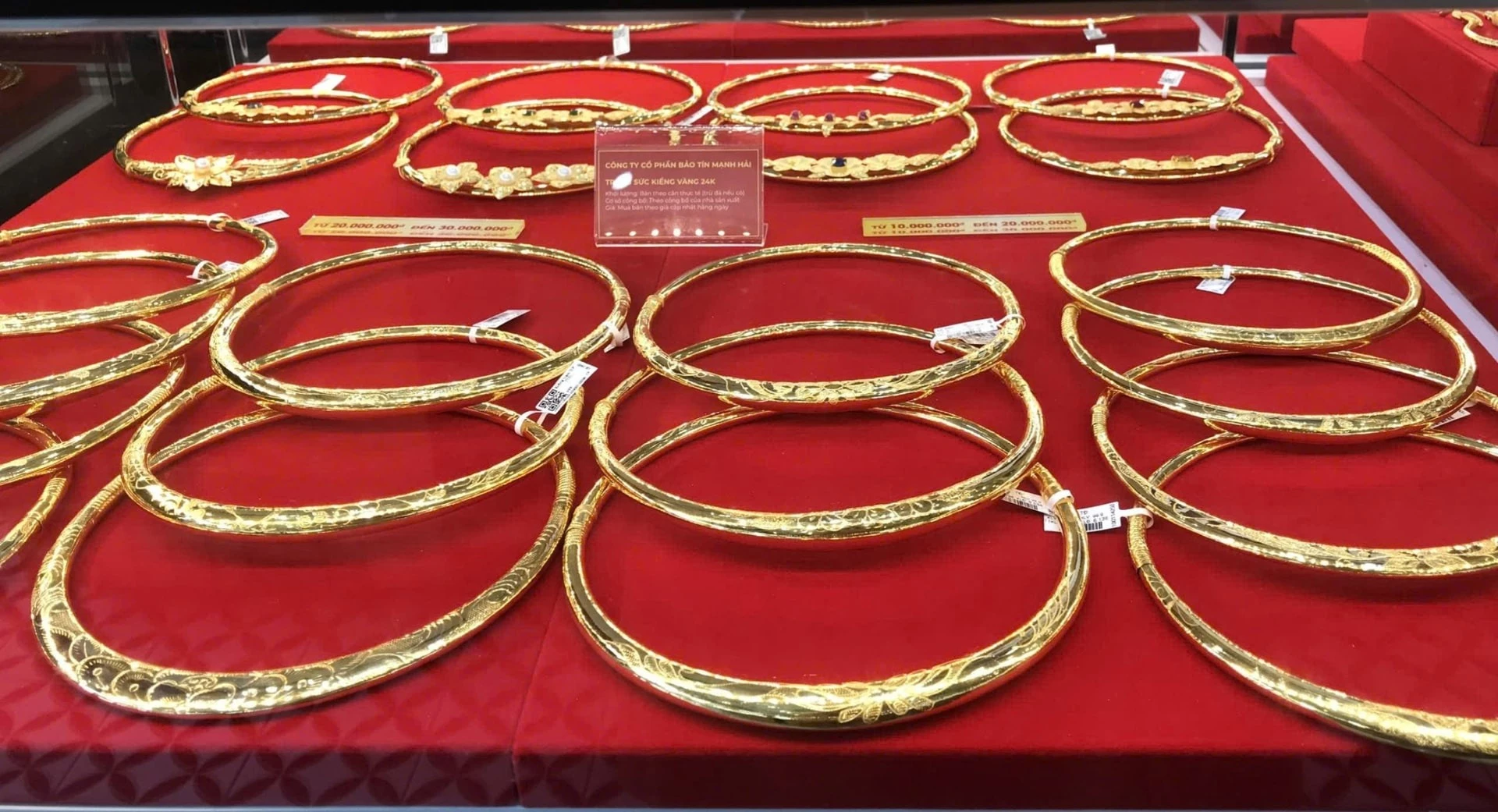 Sáng 27-11, giá vàng giữ mức đỉnh 2 tuần