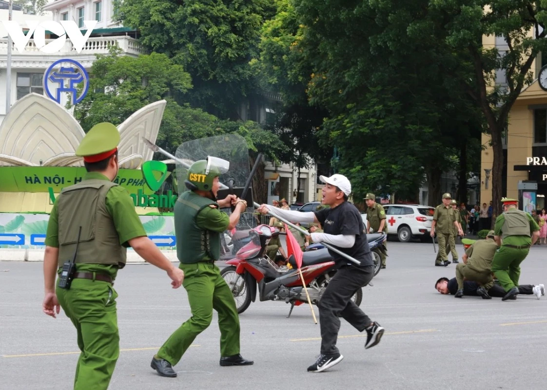 Mức phạt hành vi xúc phạm, đe dọa, cản trở, chống đối lực lượng tham gia bảo vệ an ninh, trật tự ở cơ sở trong khi thực hiện nhiệm vụ
