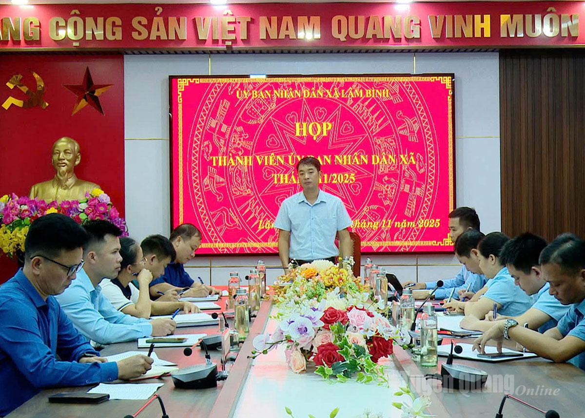 Lãnh đạo xã Lâm Bình họp triển khai góp ý kiến vào Dự thảo Văn kiện đại hội đảng  toàn quốc lần thứ XIV.