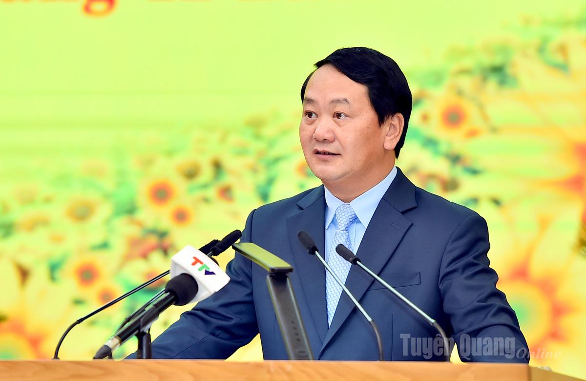 Đồng chí Bí thư Tỉnh ủy Hầu A Lềnh phát biểu chỉ đạo tại kỳ họp