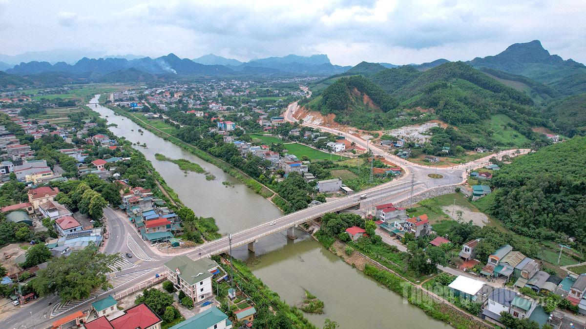 Cầu Sơn Dương 2, bắc qua sông Phó Đáy, nối với Quốc lộ 37 và tuyến tránh xã Sơn Dương được hoàn thành, sẽ rút ngắn thời gian và khoảng cách di chuyển từ tỉnh Tuyên Quang đi tỉnh Thái Nguyên.